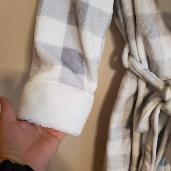 NWOT Norie Jasmine Rose thick plush plaid robe/duster Grey and White Medium - Picture 6 of 11